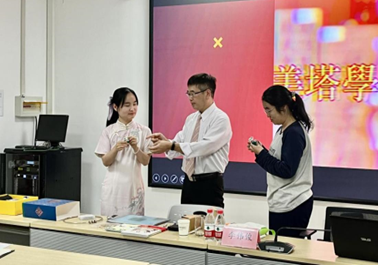 2f5c41b84e4847f48e8c12e31827ae82.png image.png